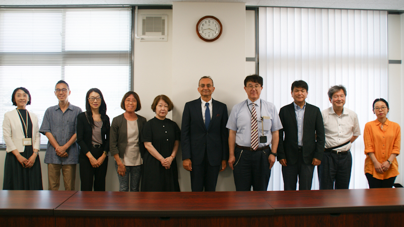 両学関係者そろっての記念撮影